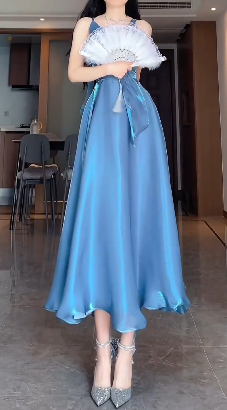 Blue Sleeveless Hip-wrapped Halter Satin V-Neck Graduation Dress Prom Dress