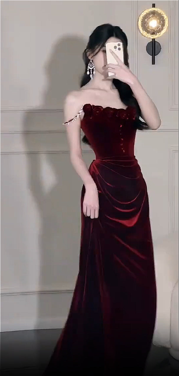 Burgundy Sleeveless Buttocks Velvet Prom Dress