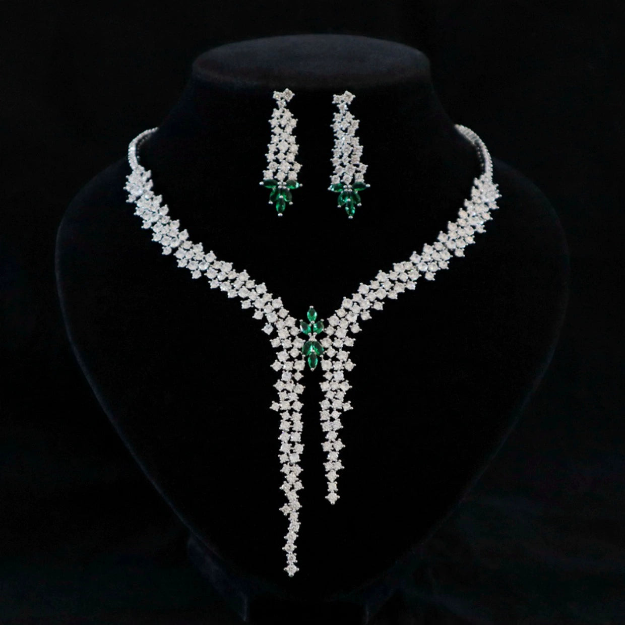 High-end Jewelry Light Luxury Zircon Evening Dress Accessories Wedding Jewelry Necklace Earrings Two-piece Set Silver Needle