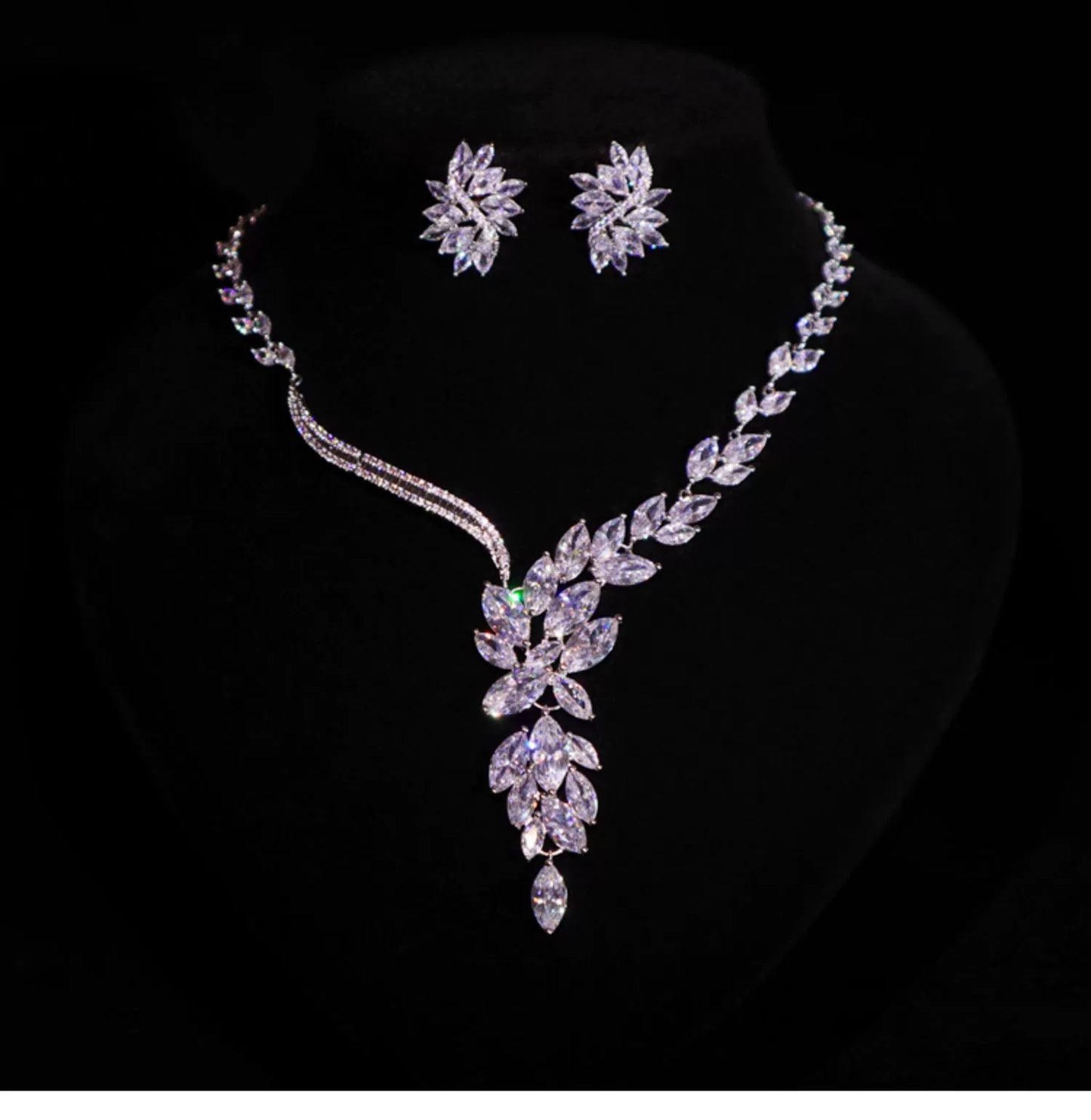 High-end Light Luxury Zircon Necklace Earrings Wedding Deep V-neck Wedding Dress Necklace Set Evening Party Graduation Gift Accessories